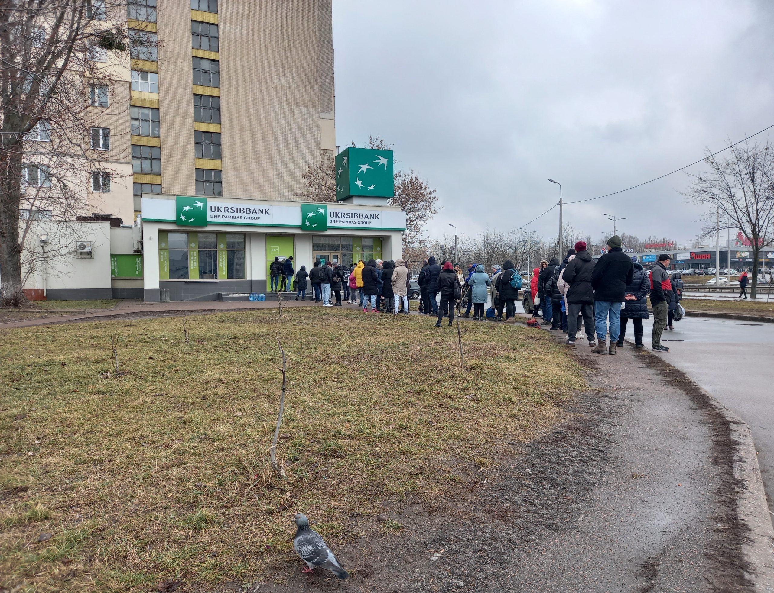 Киев сегодня: очереди, но без паники