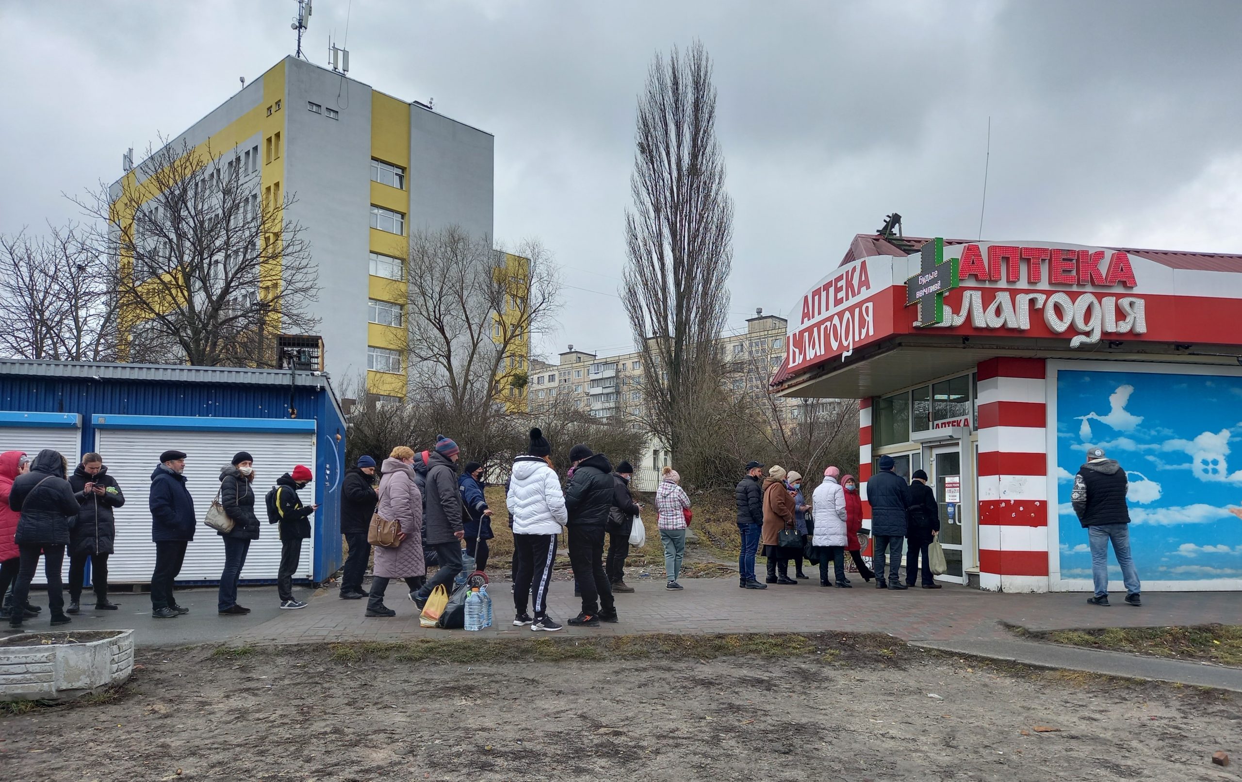 Киев сегодня: очереди, но без паники