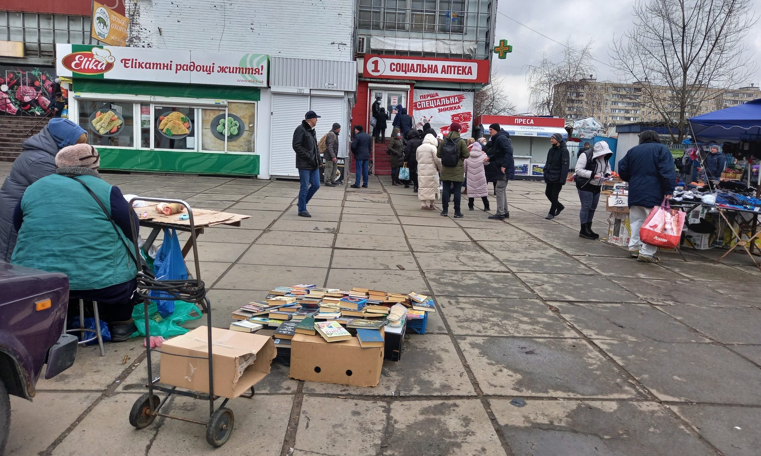 Киев сегодня: очереди, но без паники