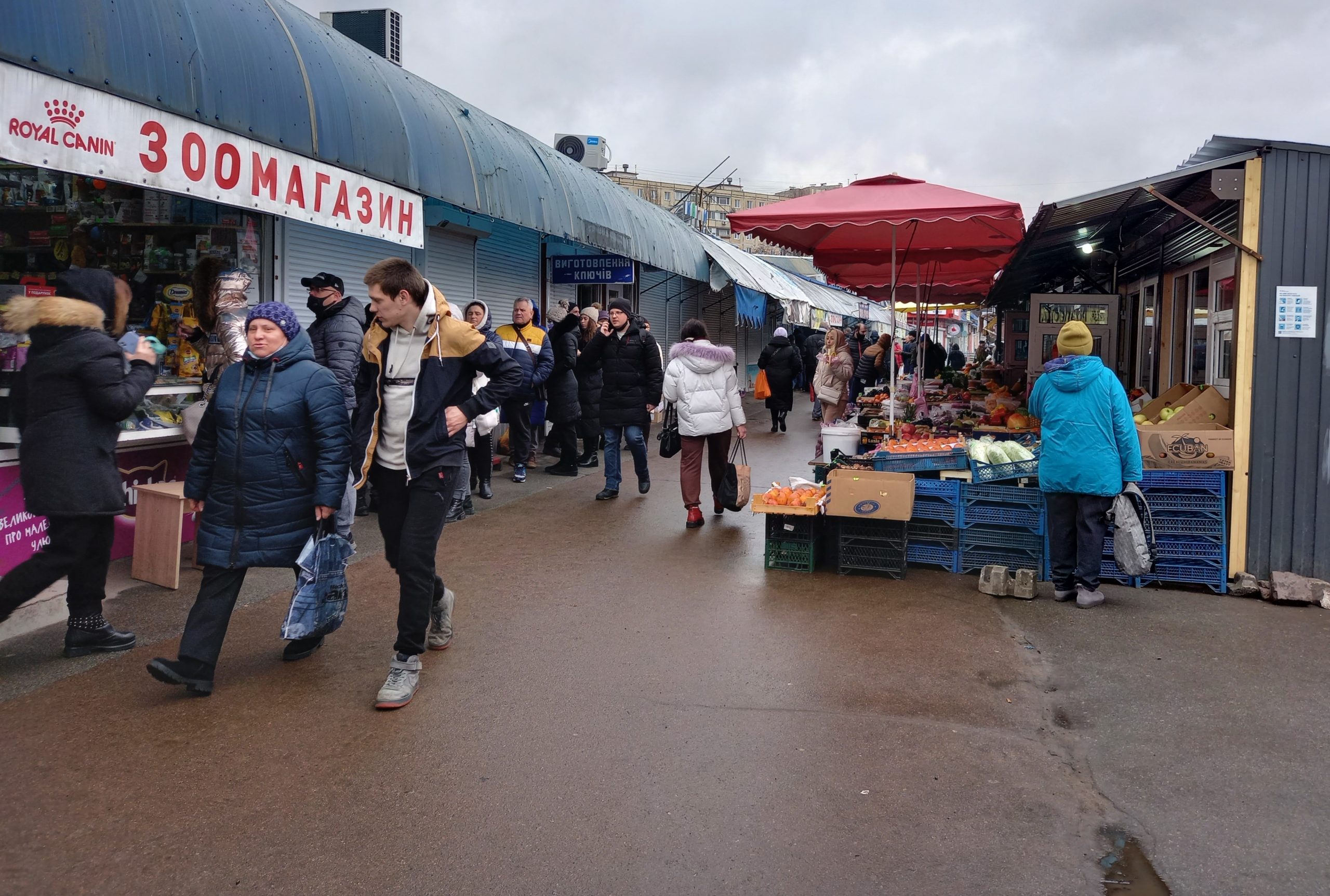 Киев сегодня: очереди, но без паники