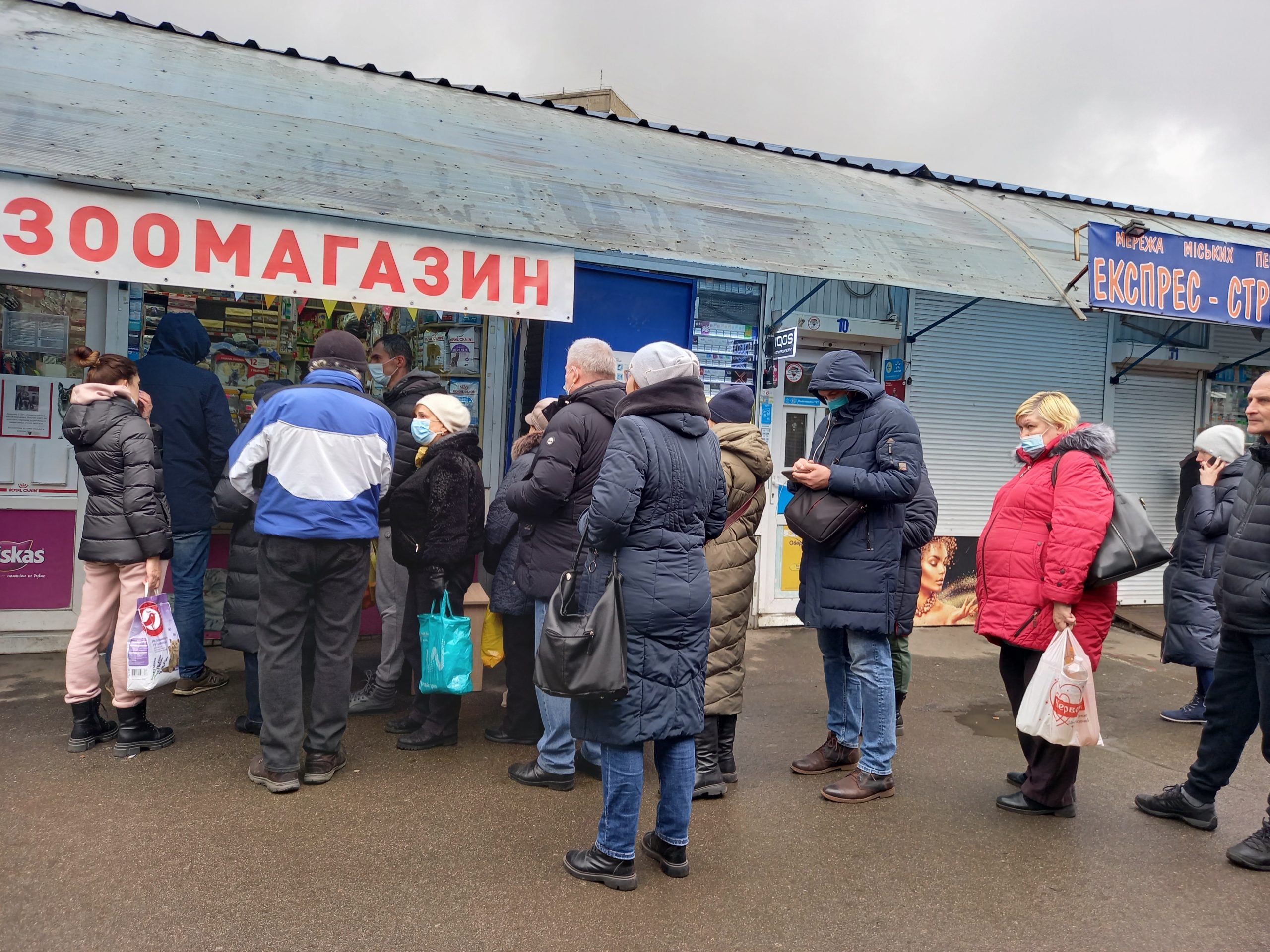 Киев сегодня: очереди, но без паники