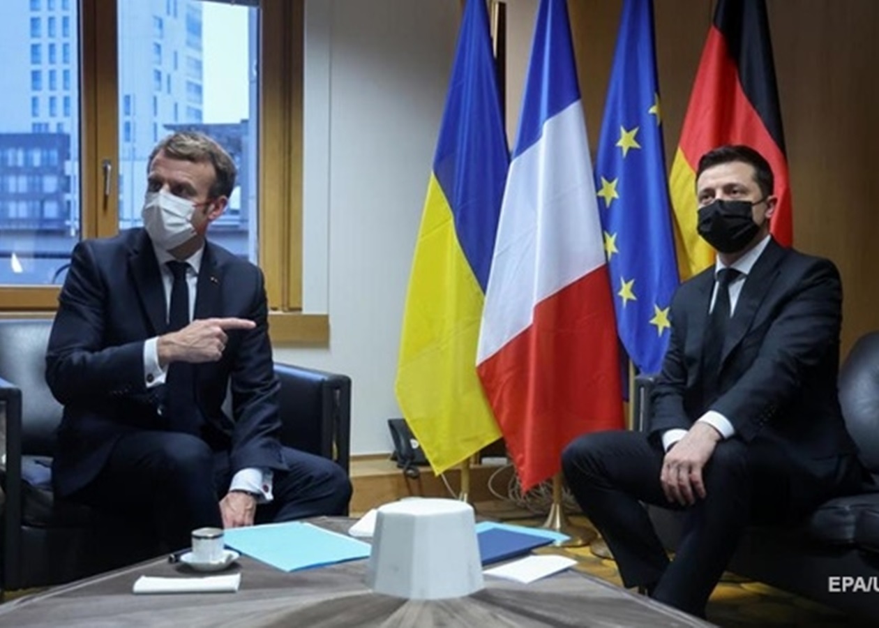 Зеленский пообещал Макрону не отвечать на провокации