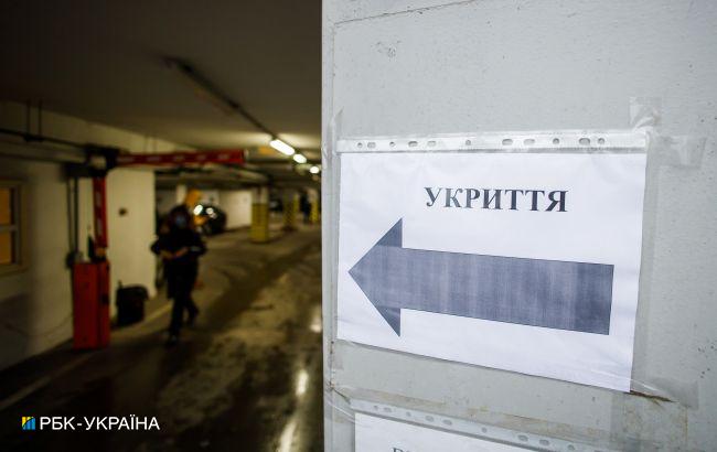 В Киеве звучат сирены: куда идти в случае атаки, карта бомбоубежищ