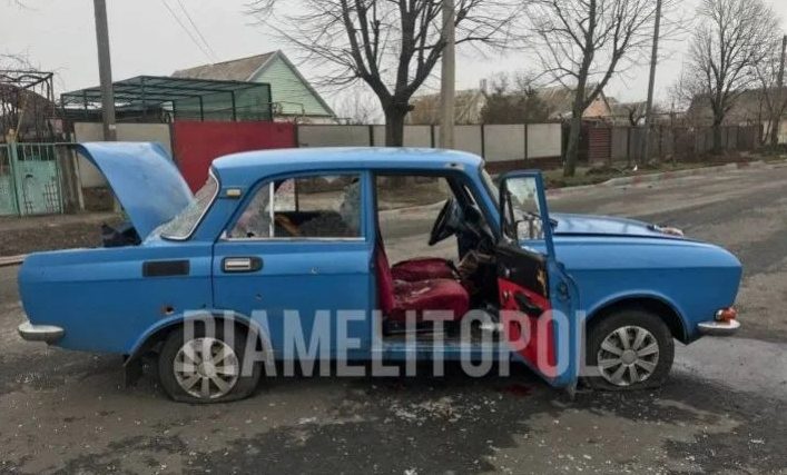 В Мелитополе под обстрел попало авто с людьми (ФОТО)