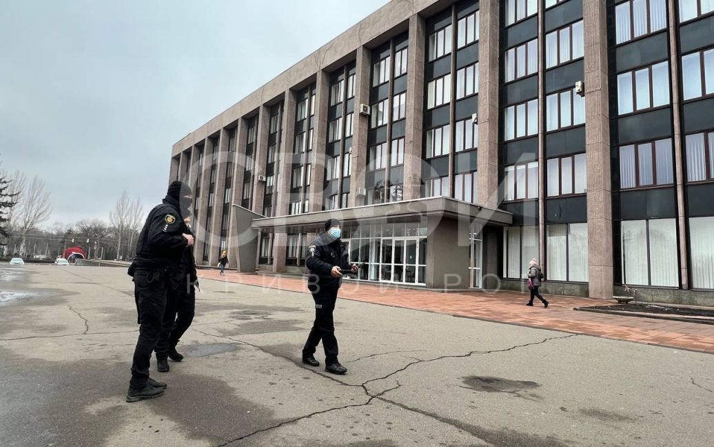 Под зданием горсовета Кривого Рога произошел взрыв: что случилось (ВИДЕО)