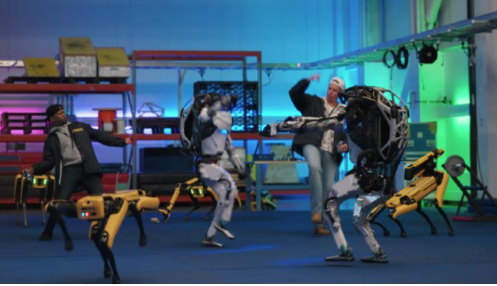 Алкоголь и танцы: роботы Boston Dynamics веселились на складе (ВИДЕО)