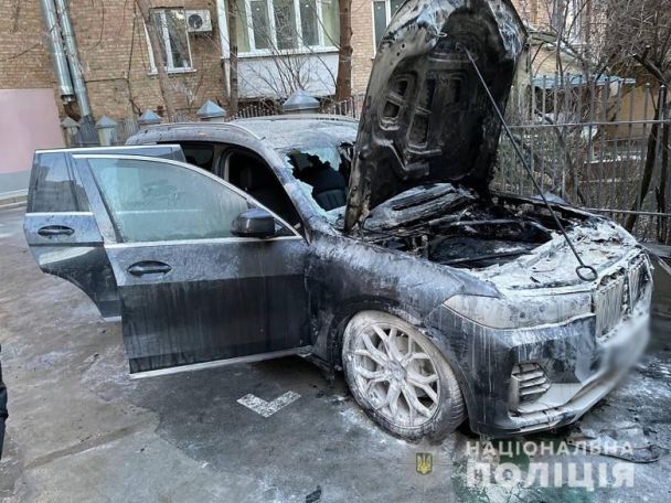 В Чернигове задержали парней, которые сожгли BMW в Киеве (ФОТО)