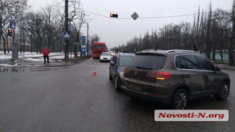 В Николаеве на перекрестке Opel и Volkswagen не поделили дорогу (ФОТО)