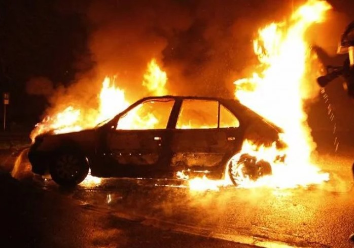 В Запорожье на ходу загорелся автомобиль