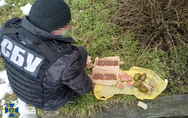 В частном доме в Кировоградской области нашли схрон со взрывчаткой (ФОТО)