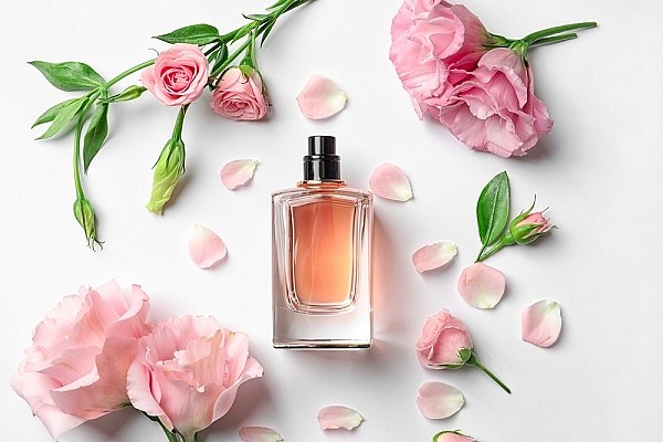 Названы любимые парфюмерные ароматы Елизаветы II, Меган Маркл и Кейт Миддлтон