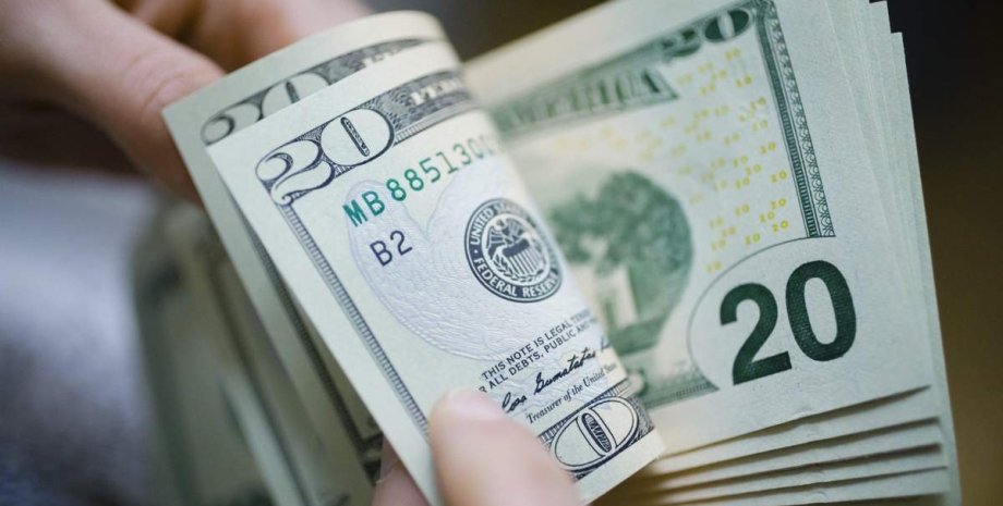 Нацбанк повысил официальный курс доллара