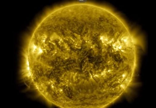 На Солнце зафиксированы мощнейшая вспышка и выброс частиц
