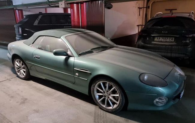 В Киеве обнаружен заброшенный спорткар Aston Martin (ФОТО)