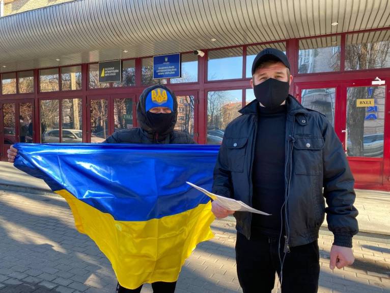 Активисты потребовали от НАБУ допросить депутата Киевсовета Кулебу по делу о взятке ее коллеги Трубицына (ВИДЕО)