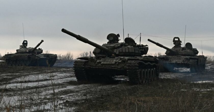 В Минобороны РФ заявили об отводе техники от границ Украины