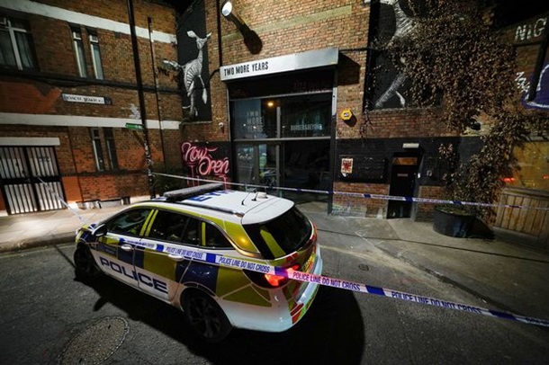 В Лондоне обрушился антресольный этаж в баре: 13 пострадавших (ВИДЕО)