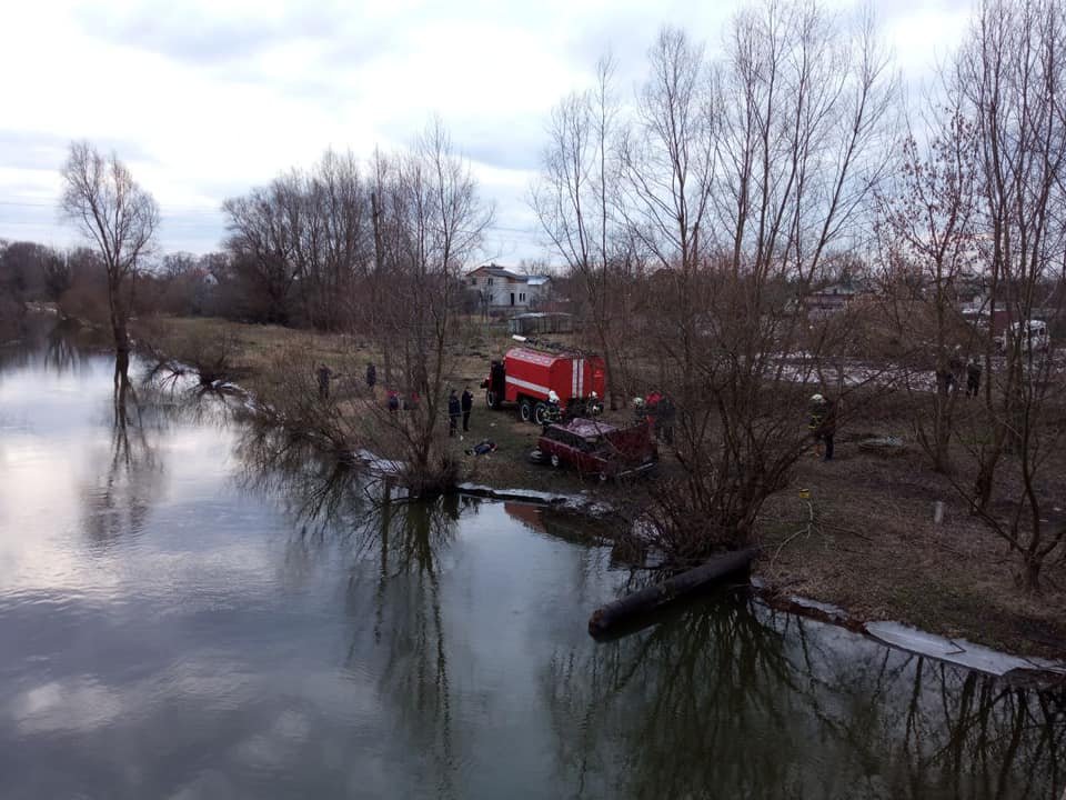 В Червонограде «ВАЗ» съехал в реку: водитель погиб (ФОТО)