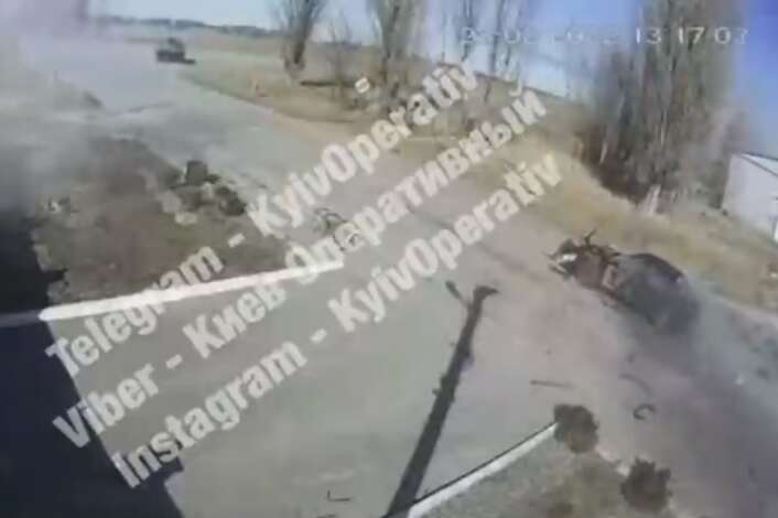 Военное преступление: под Киевом россияне расстреляли авто с пенсионерами-инвалидами (ВИДЕО)