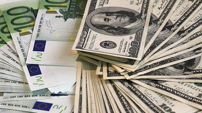 НБУ рассчитал курс евро и доллара к гривне впервые с начала войны с РФ