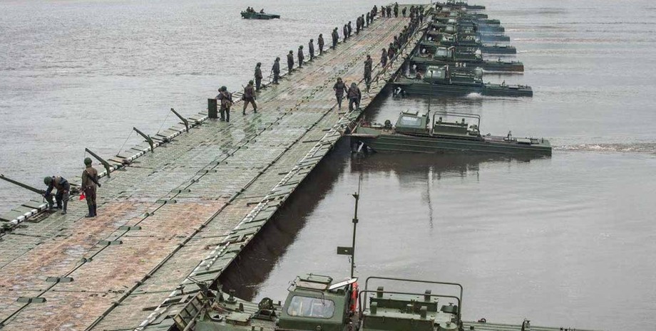 В Беларуси возводят мост через Припять для переправы техники в сторону Украины (ВИДЕО)