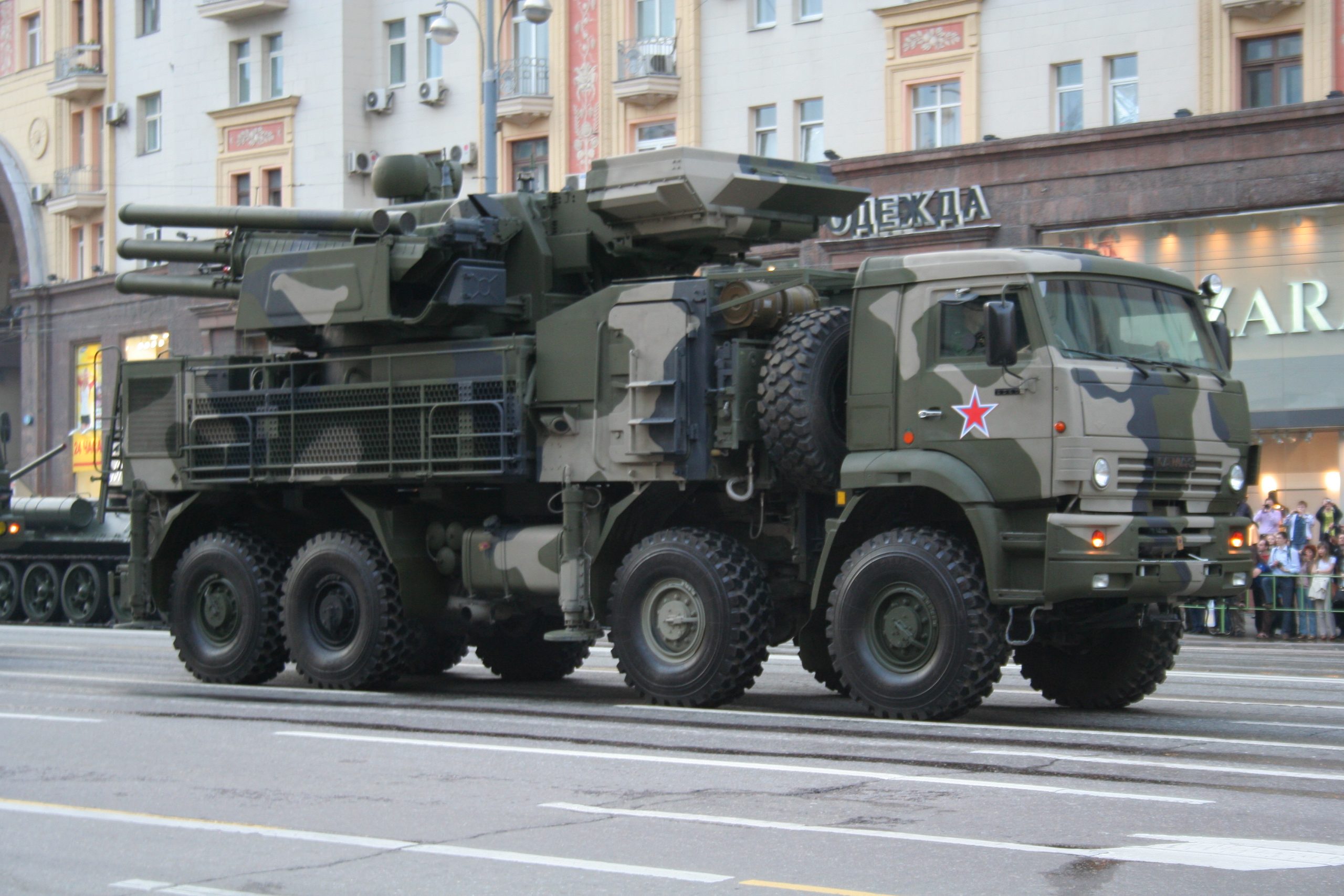 В Баштанке местные жители взяли в плен военных РФ и сожгли комплекс «Панцирь-С» за 15 миллионов (ВИДЕО)
