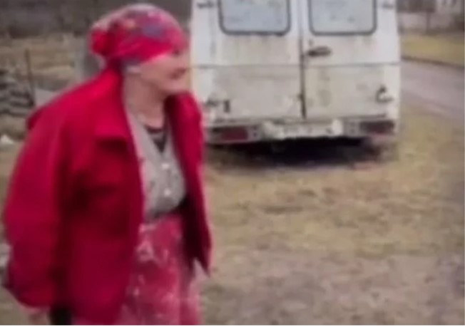 Украинская бабушка пригрозила российским военнослужащим (ВИДЕО)