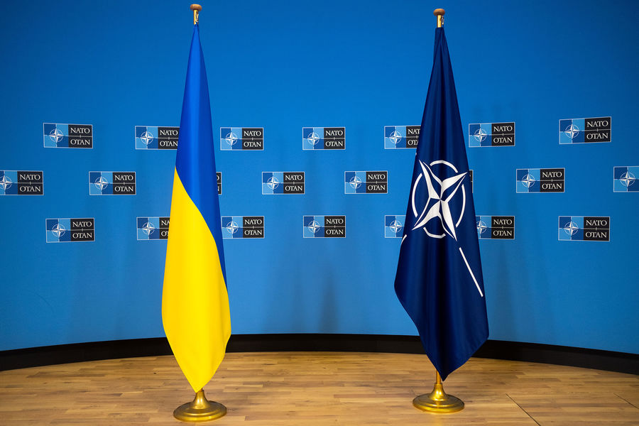 Зеленский о включении Украины в НАТО: на коленях просить мы не будем