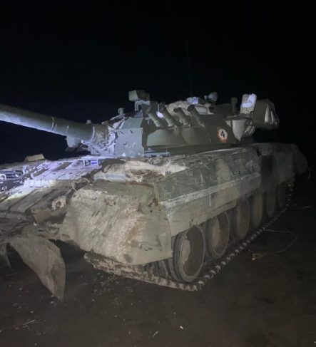 Военные РФ бросили танки на границе Сумщины и Полтавщины (ФОТО)