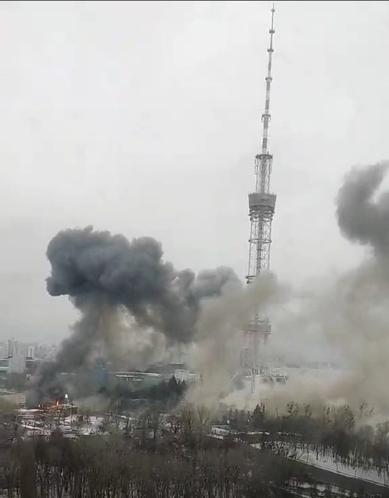 Российские войска задали ракетный удар по Киевской телевышке (ВИДЕО)