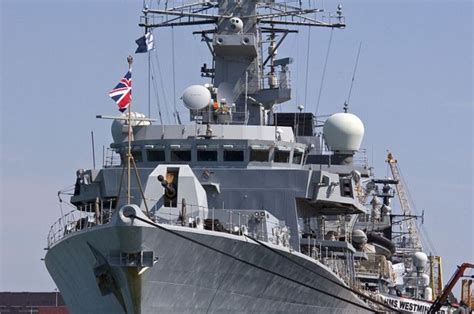Британия хочет направить военные корабли в Черное море