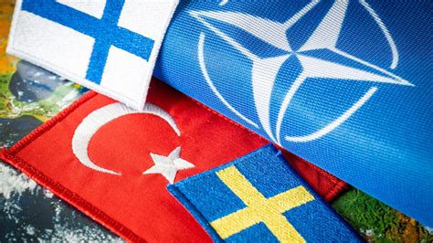 Нам нужна трехсторонняя встреча Финляндия-Швеция-Турция &#8212; Столтенберг