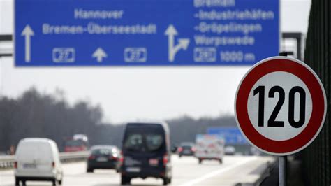 В Германии планируют законодательно ограничить скорость авто и запретить передвижение по выходным