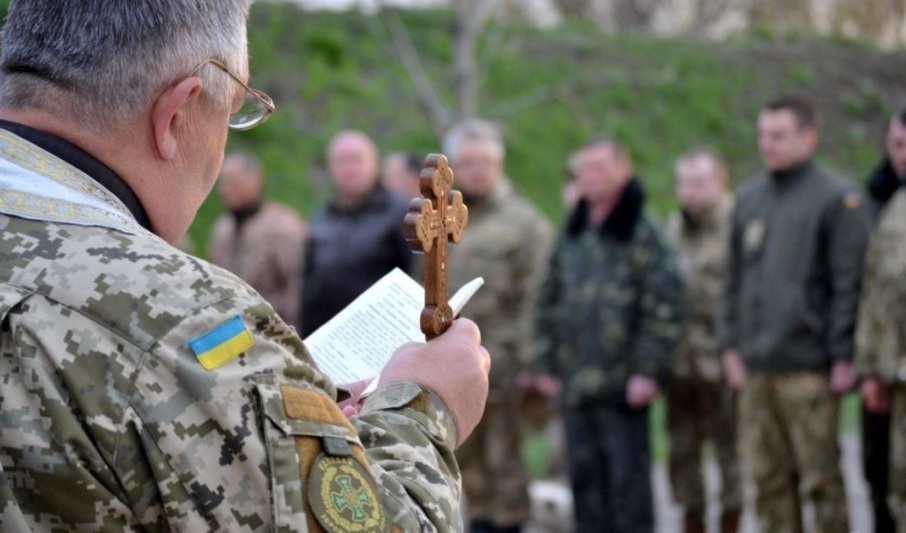 С октября в украинских больницах официально будут работать военные священнослужители