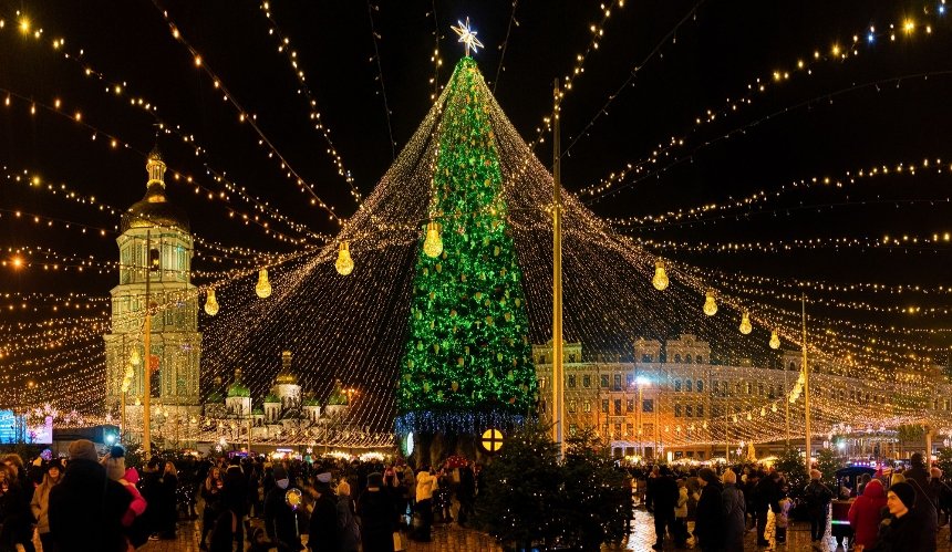 В Киеве до 6 декабря установят главную новогоднюю елку