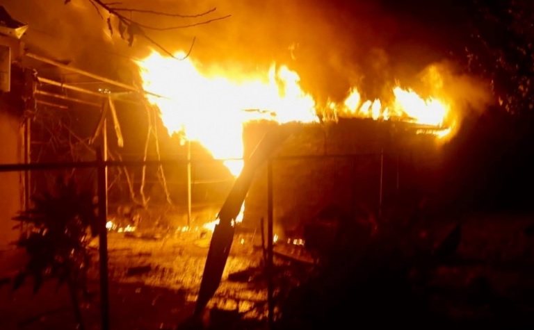 Под обстрел &#171;Градов&#187; попал Никопольский район: ранены две женщины, горело несколько зданий