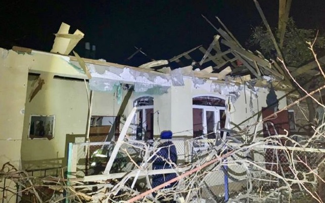 В Никопольском районе обстрелами россиян разрушены жилые дома