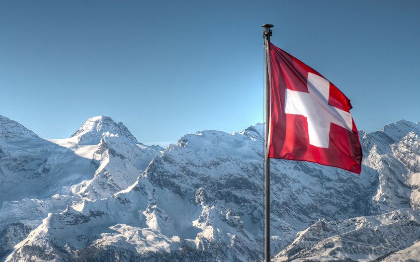В Швейцарии разбился туристический самолет: известно о троих погибших