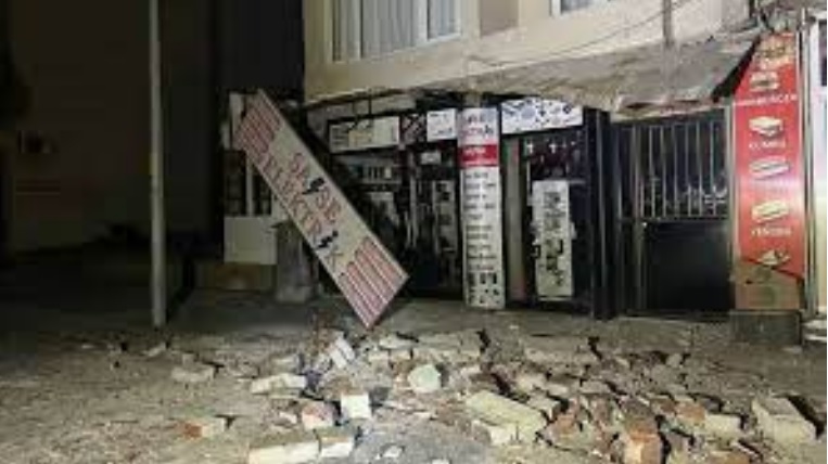 В Турции по причине землетрясения магнитудой до 6 баллов пострадали 22 человека