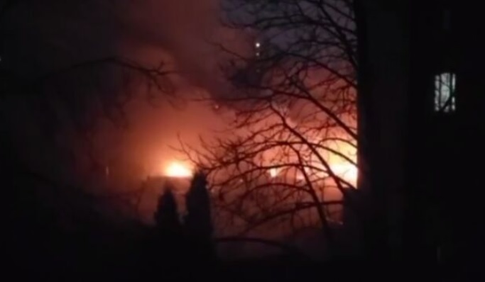 В Донецке вечером в ходе обстрелов начались пожары &#8212; соцсети