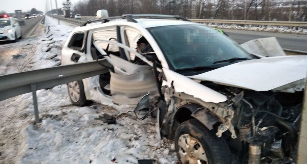 Автомобиль прошило отбойником: в Житомирской области в ДТП погиб мужчина