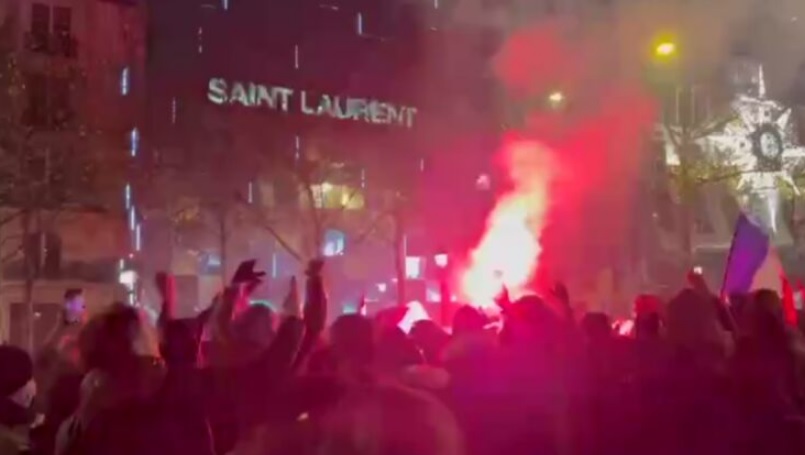 Во Франции футбольные фанаты устроили беспорядки после поражения национальной сборной в финале ЧМ-202