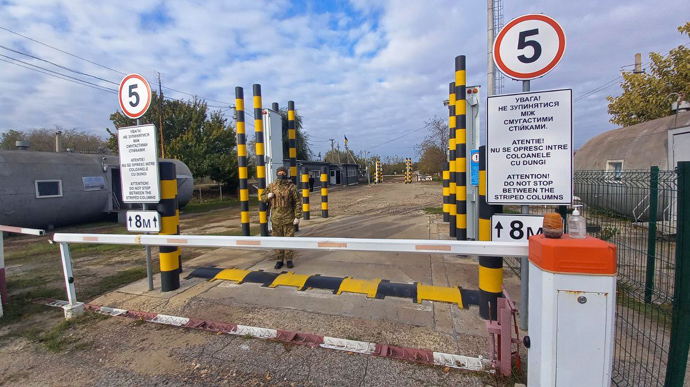 Отключился свет: Пять пунктов пропуска на границе с Молдовой приостановили работу 