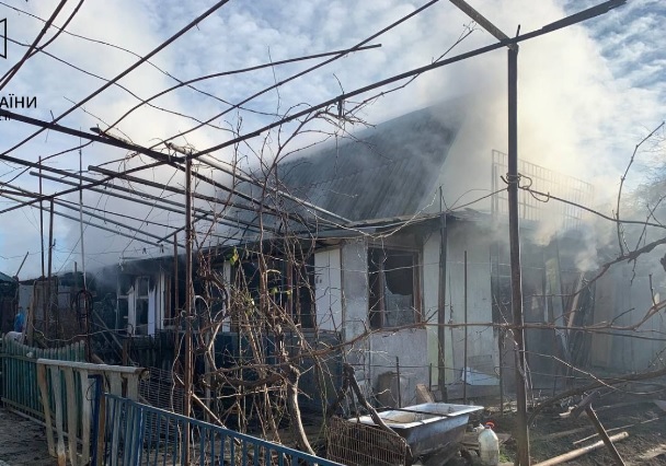 Одессит хотел разжечь печь, но случился пожар: у пострадавшего &#8212; ожоги лица