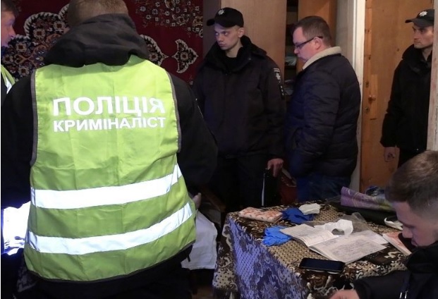 Задушил подушкой, снял серьги и взял банковскую карту: грабитель в Киеве убил пенсионерку