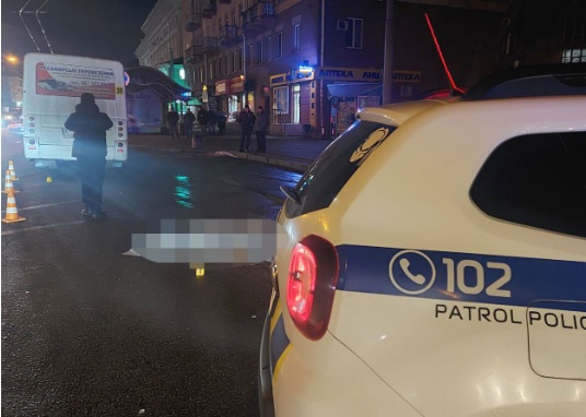 В Ровно под колесами маршрутного такси погиб 51-летний мужчина