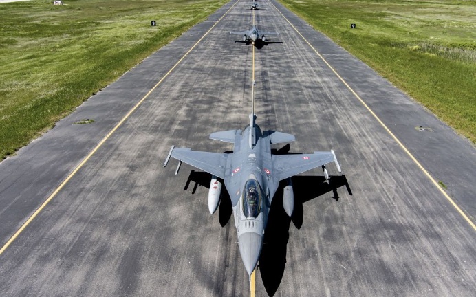 США допускают отправку Украине истребителей F-16 &#8212; Financial Times