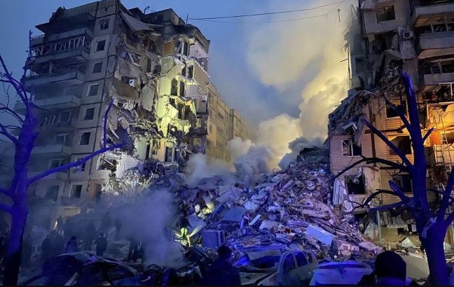 Число жертв ракетного удара по многоэтажке в Днепре достигло 20