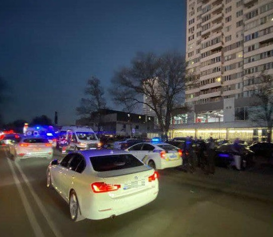 В Одессе из-за маневров Renault на дороге произошло ДТП с 4 авто: 3 пострадавших
