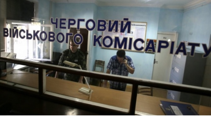 Украинские работодатели не всегда могут принять на работу призывников, военнообязанных и резервистов: есть пояснение военкомата